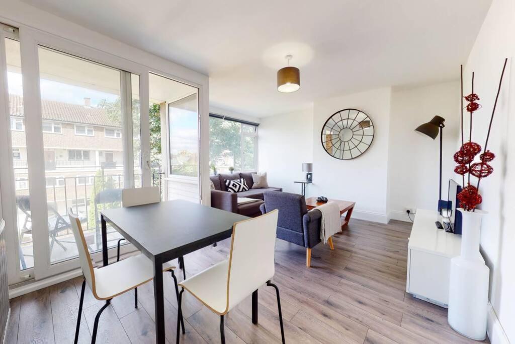 Leilighet Amazing 3 Bedroom Flat - 4mins To Tube Station London