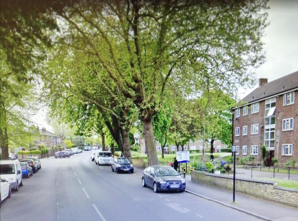 Lägenhet From Home, Great Community!! London