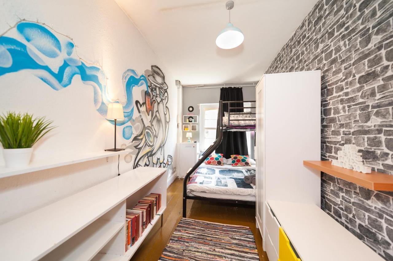 2 Bedroom Roof Terrace With Sauna Jakuzzi And Outdoor Cinema Apartment London