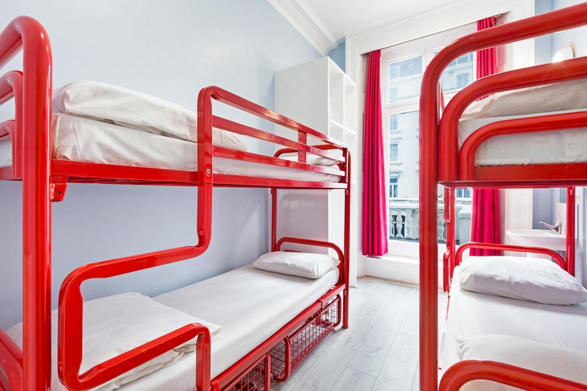 Hostel Astor Victoria *