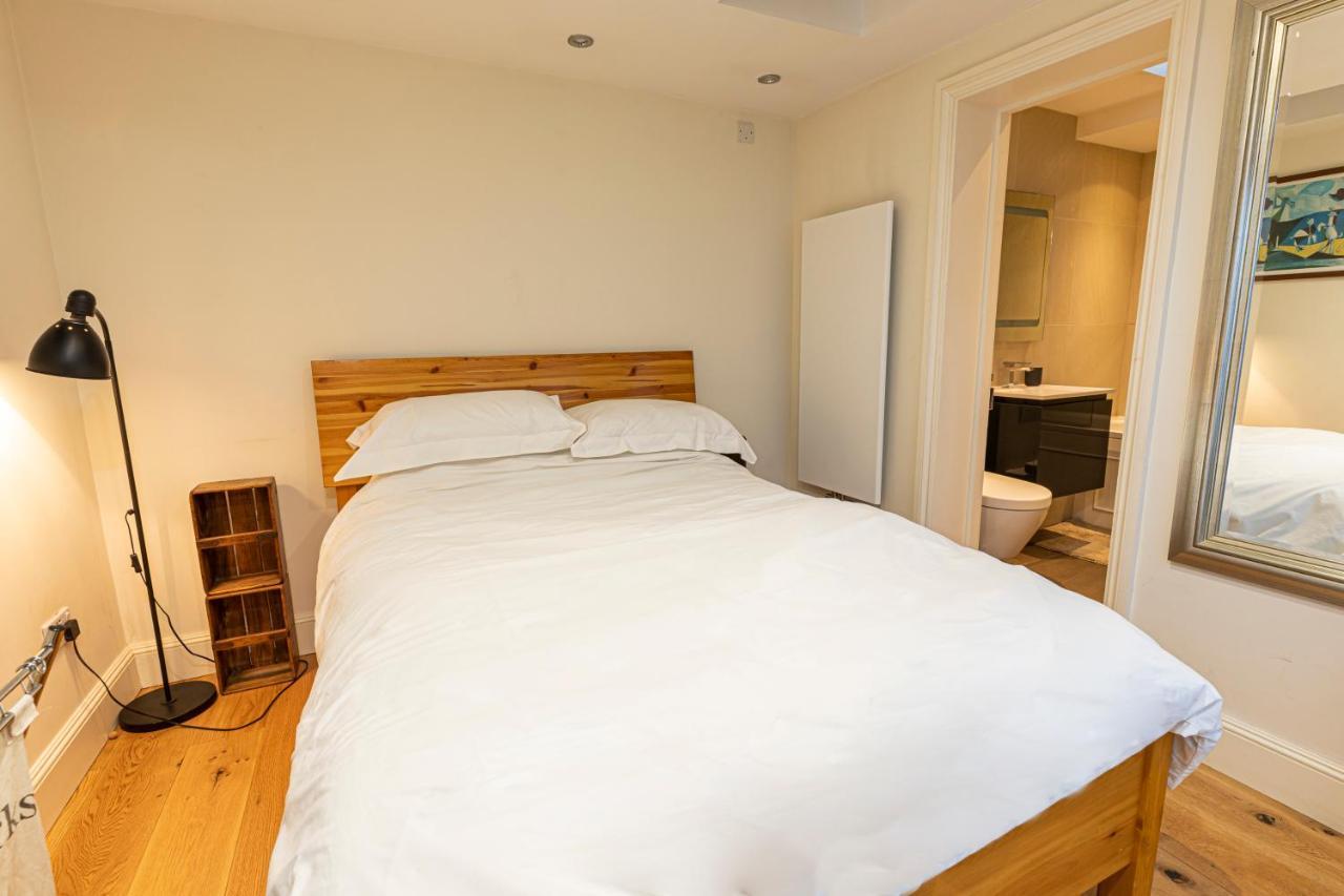 Altido Homely 2-bed Flat With Courtyard * London
