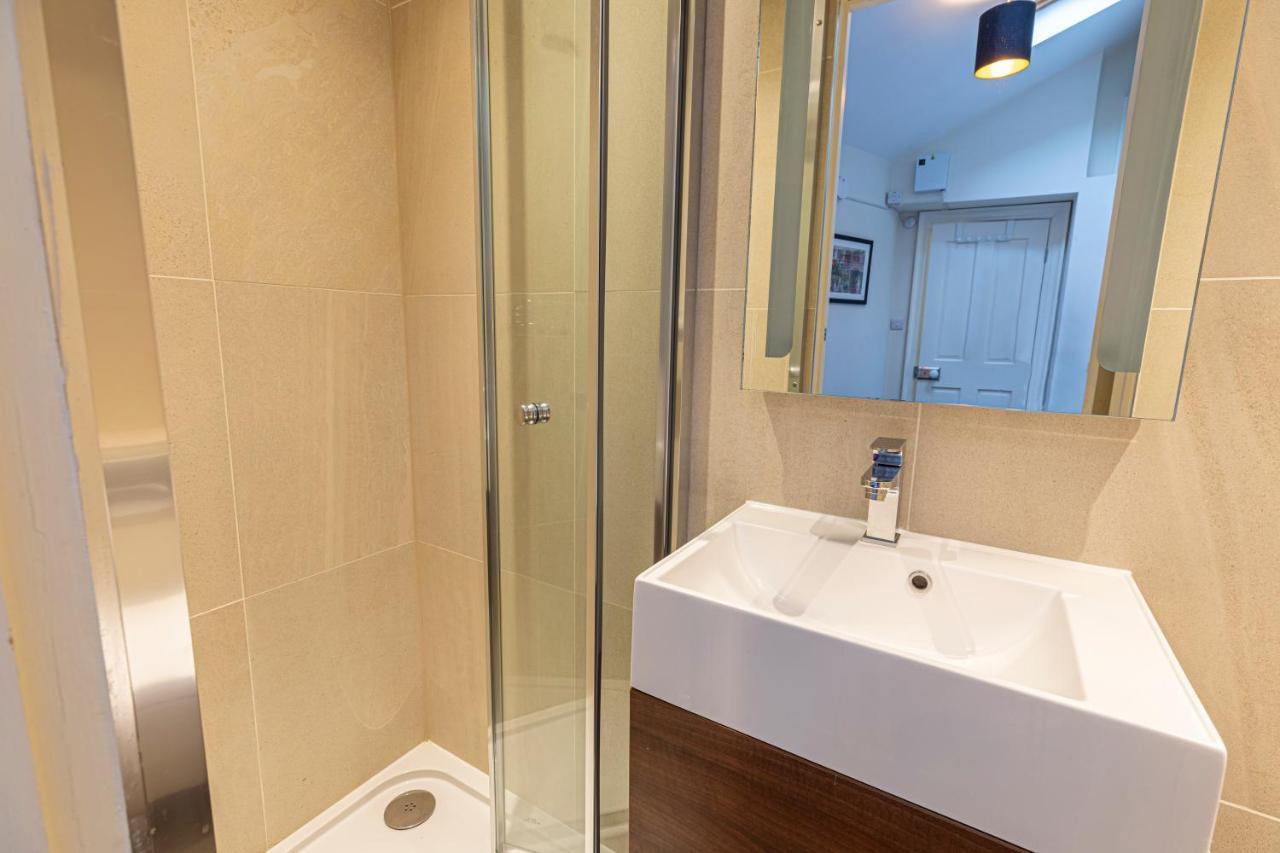 Altido Homely 2-bed Flat With Courtyard London