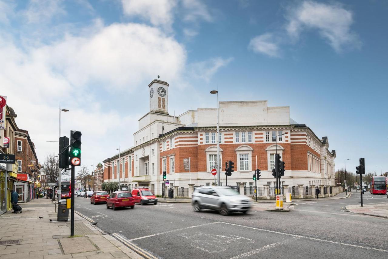 Exclusive In Acton By Underthedoormat * Londra