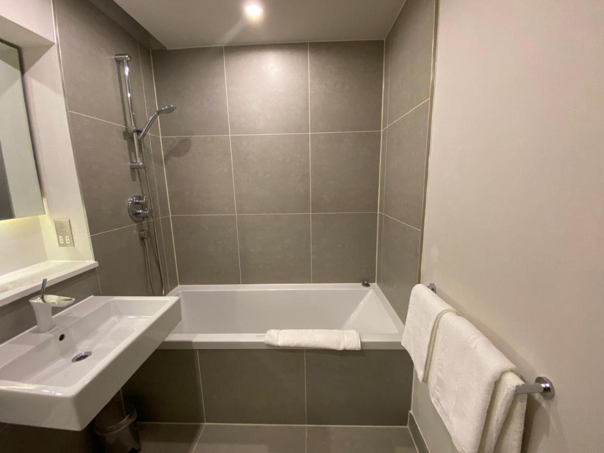 Axiom Park Aparthotel 4*