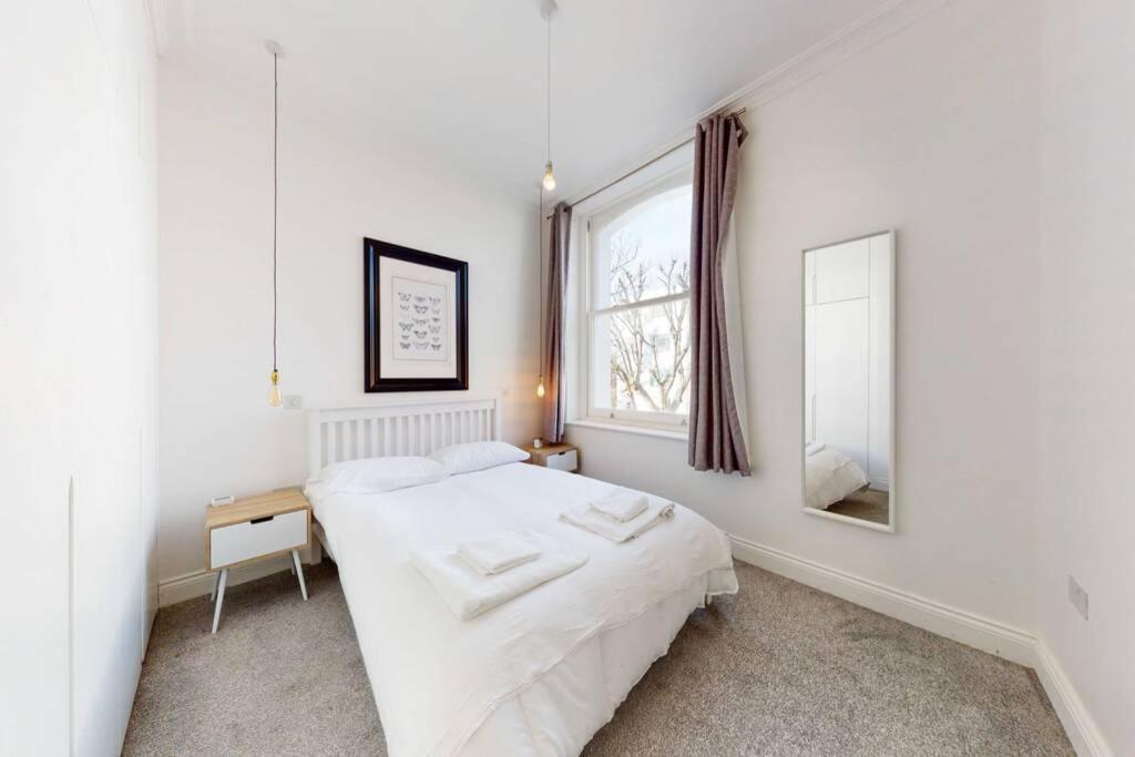 Superb 2 Bed Flat Camden 5 Min Walktube Station Lejlighed London