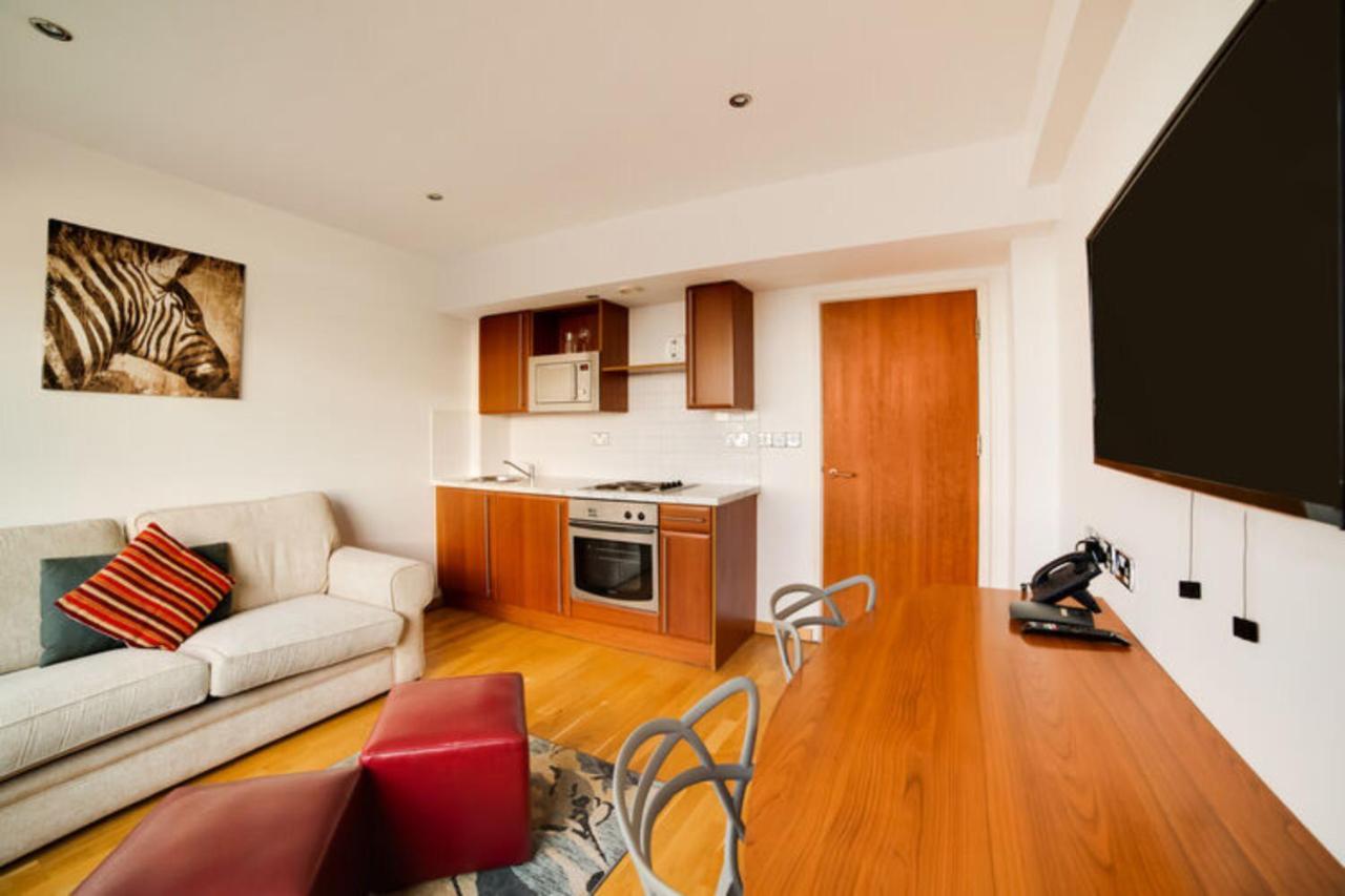 Cosy In With Jacuzzi 4* London