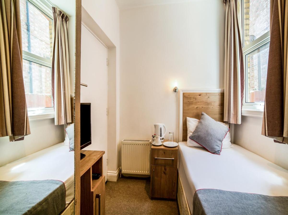 Hotel Oyo Tamtam Acton 3*