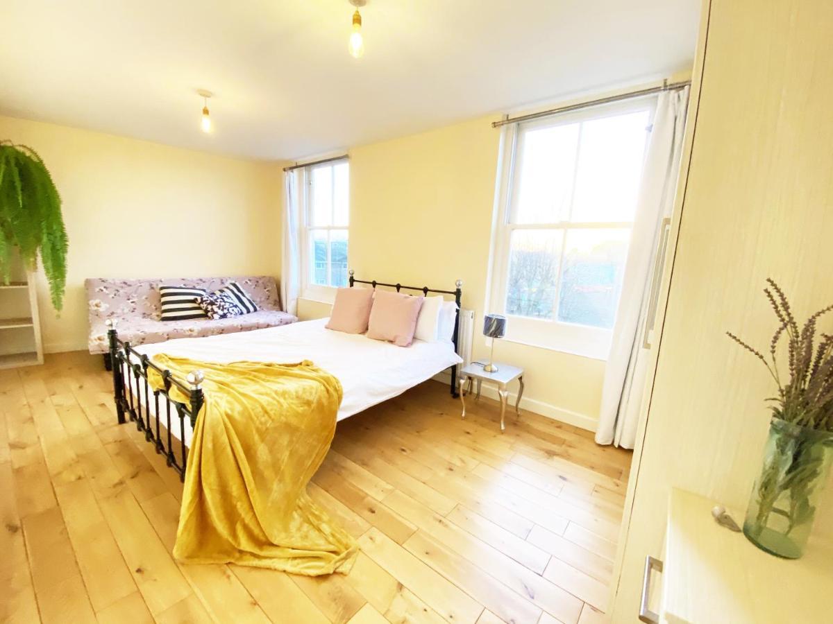 London's East End 2 Bedroom Appartamento Londra