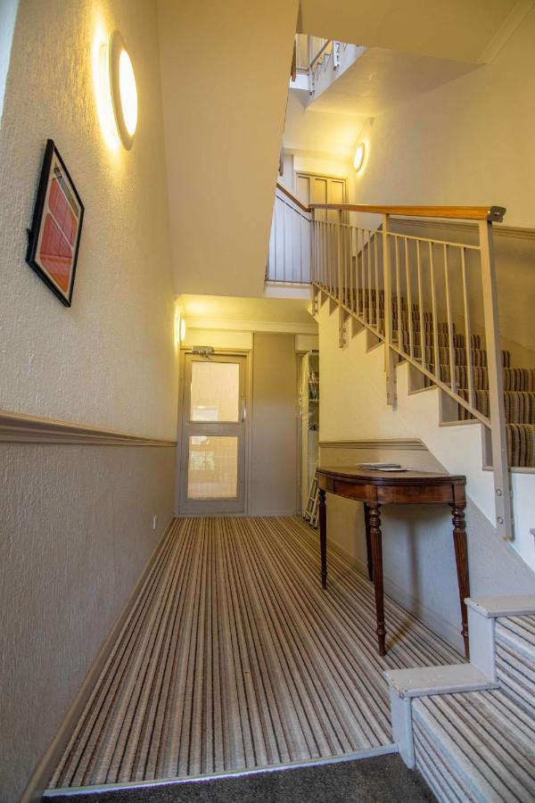 Thames-border Apartment *