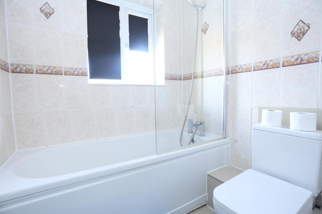Beautiful 3 Beds House West Thamesmead London Holiday home