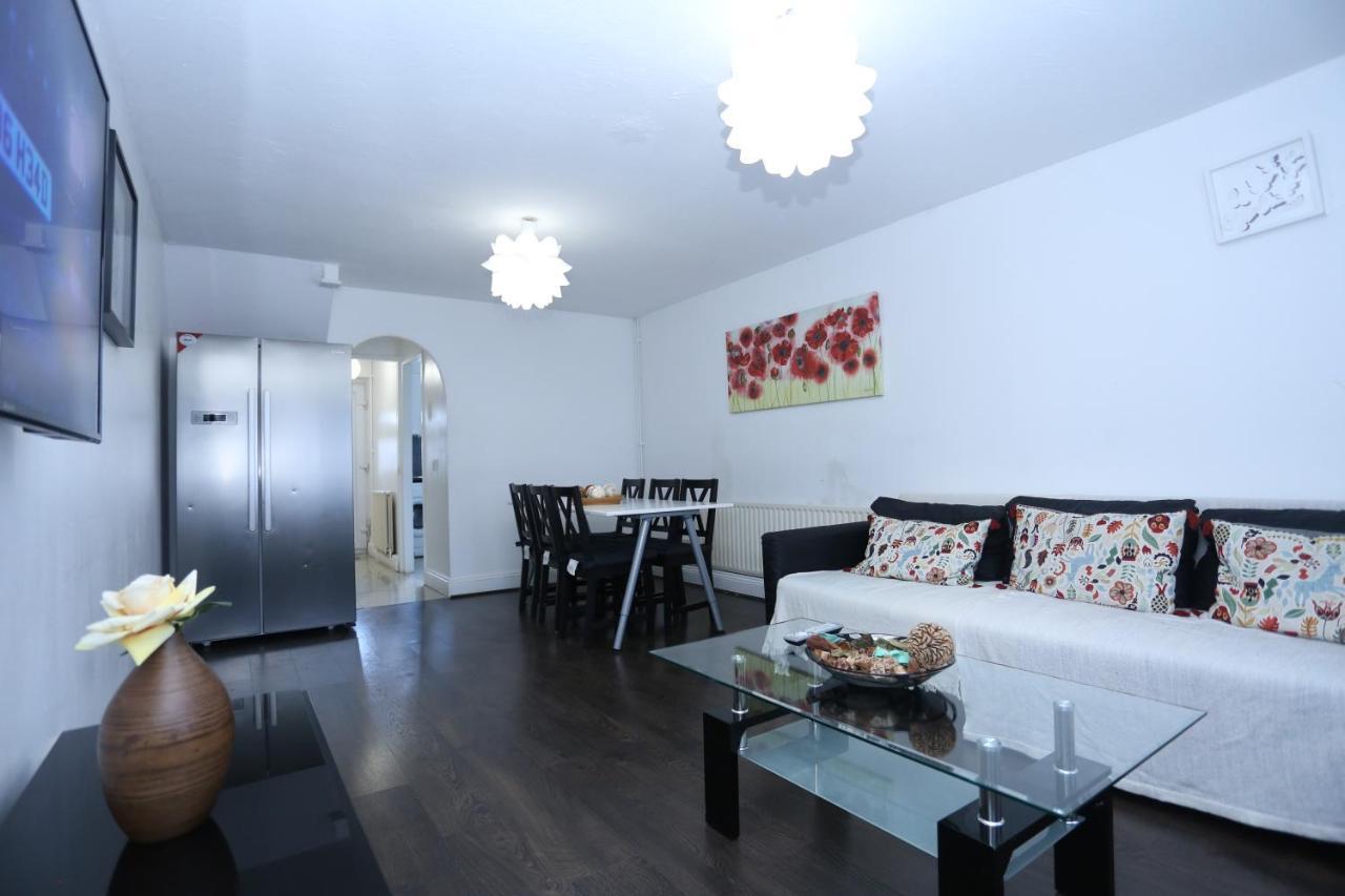 Beautiful 3 Beds House West Thamesmead London Holiday home *