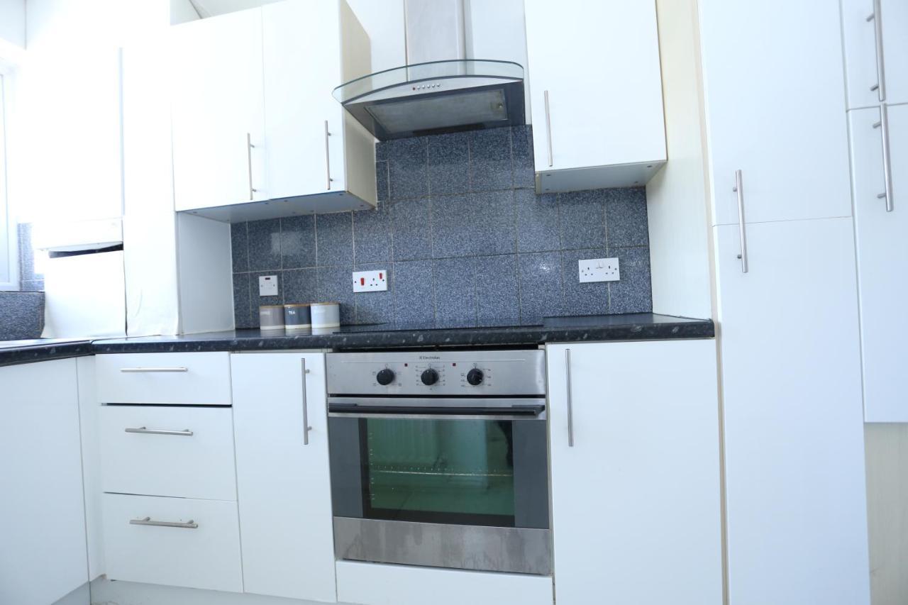 Beautiful 3 Beds House West Thamesmead London Holiday home *