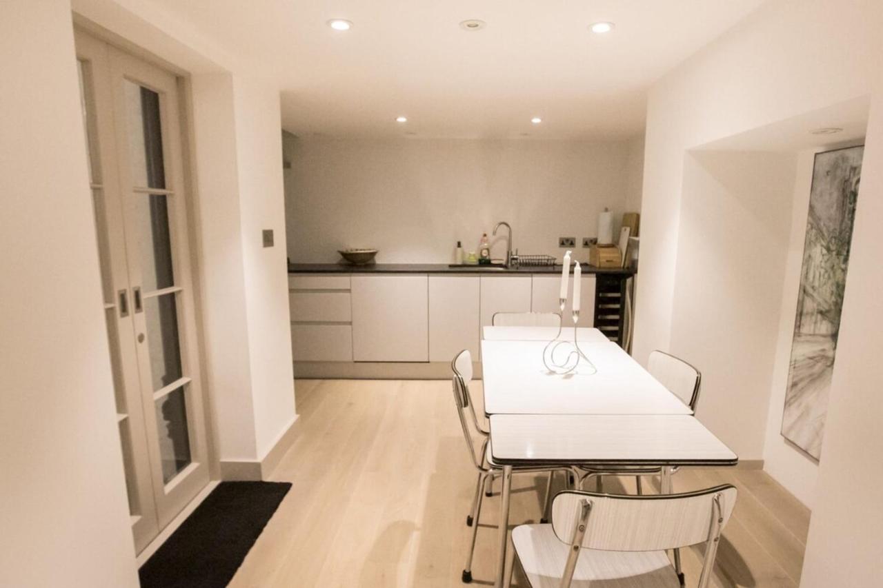 Stylish & Modern 1bd Kensington Flat Sleeps 2 * Londra