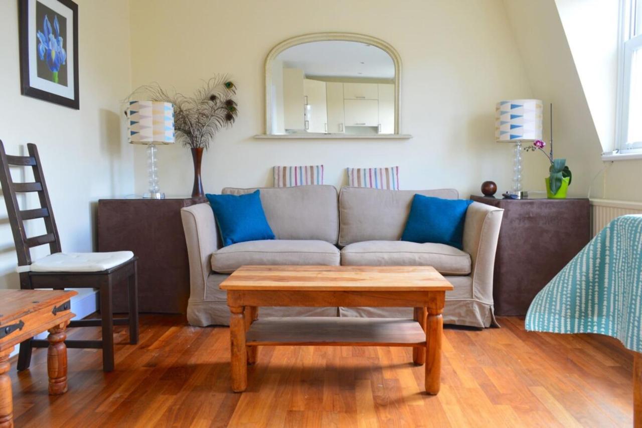 Lovely Floor Flat In Leafy Fulham Lägenhet *