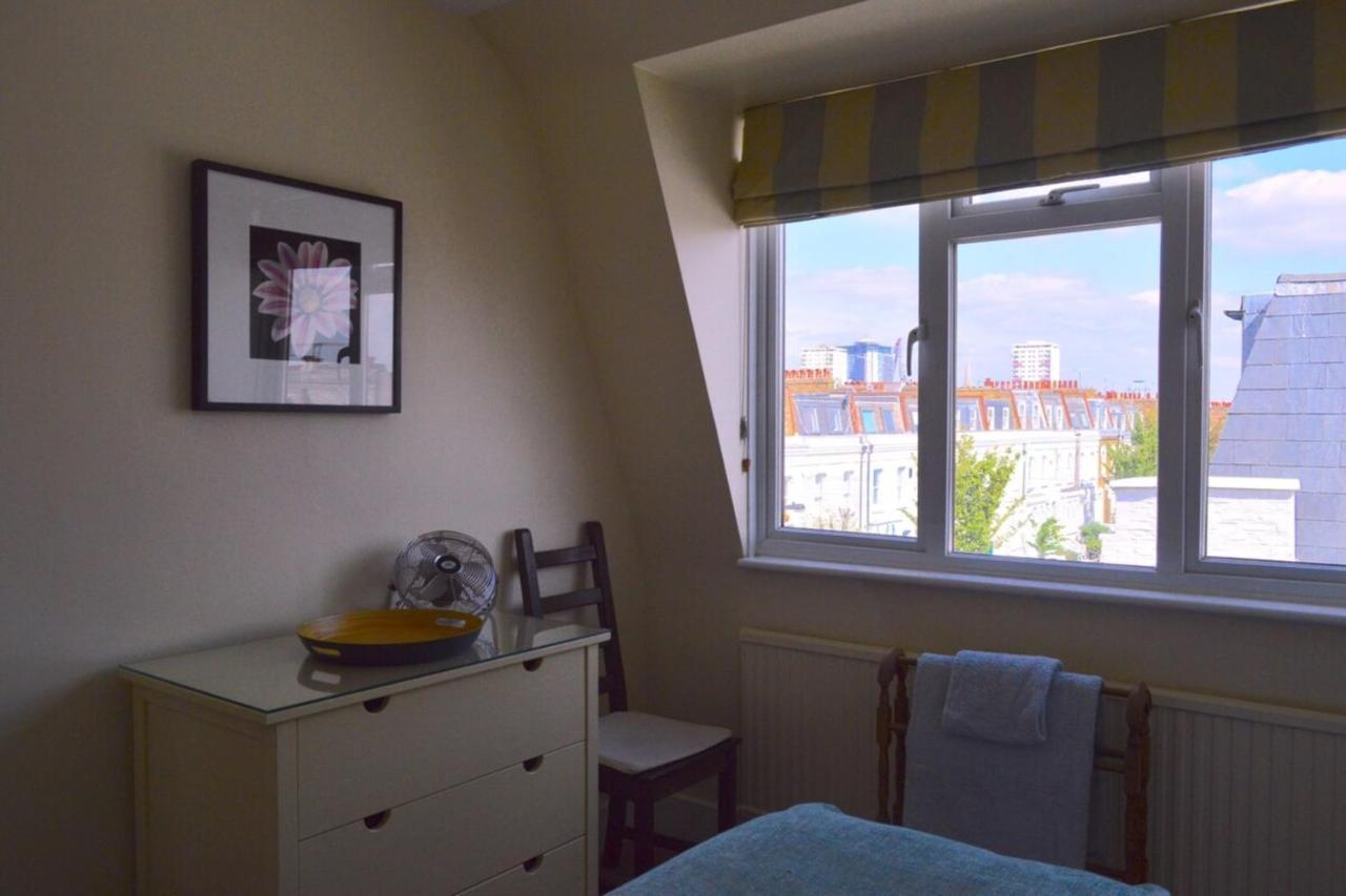 Lovely Floor Flat In Leafy Fulham Lägenhet London