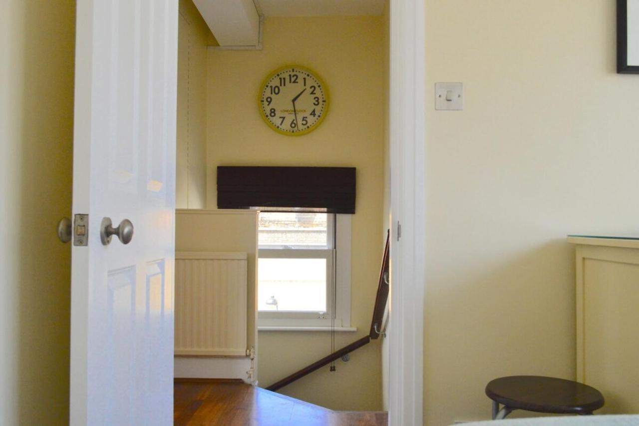 Lovely Floor Flat In Leafy Fulham Lägenhet *