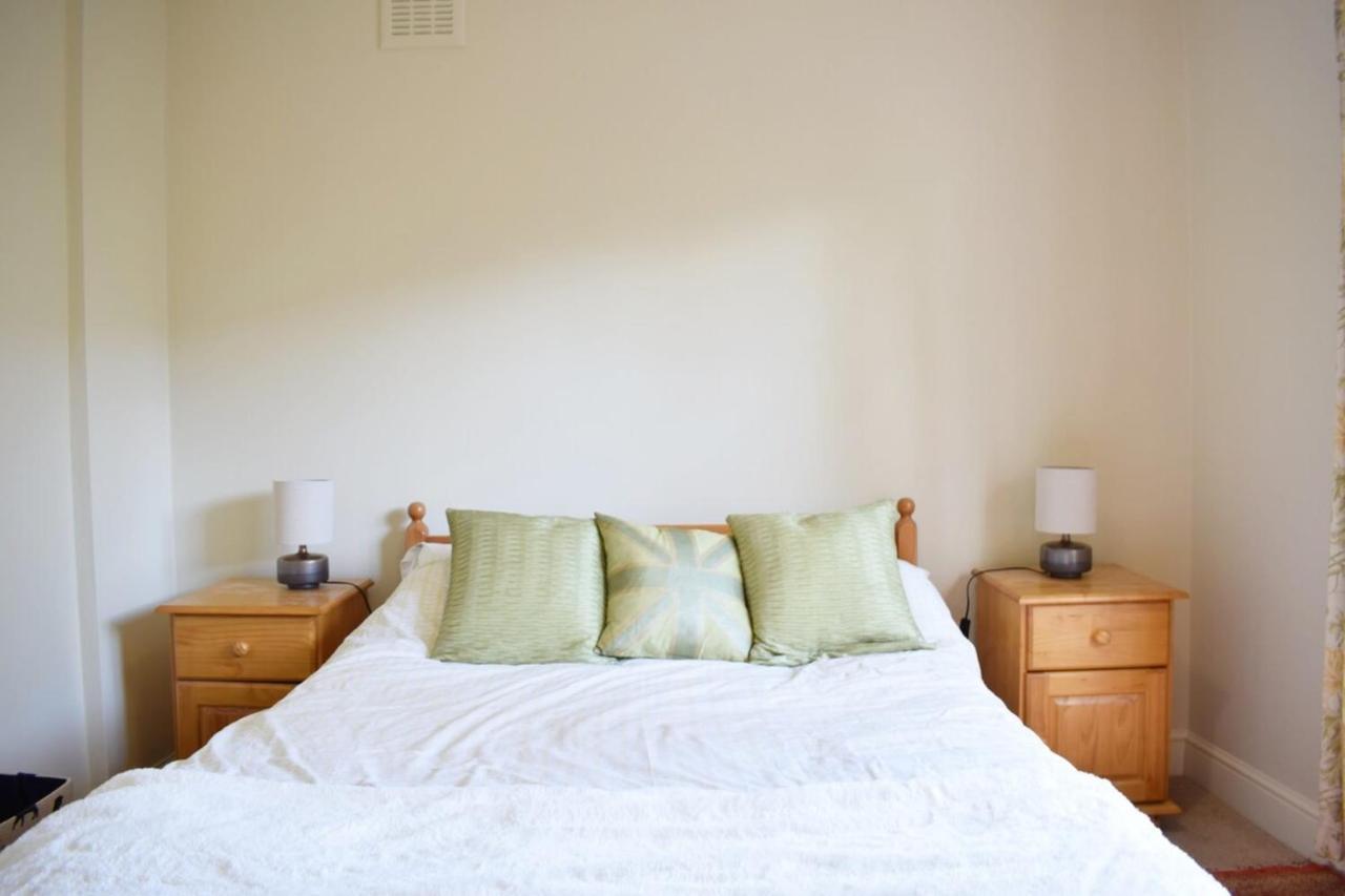 Charming 2 Bedroom 3 Mins From Arsenal Station * Londra