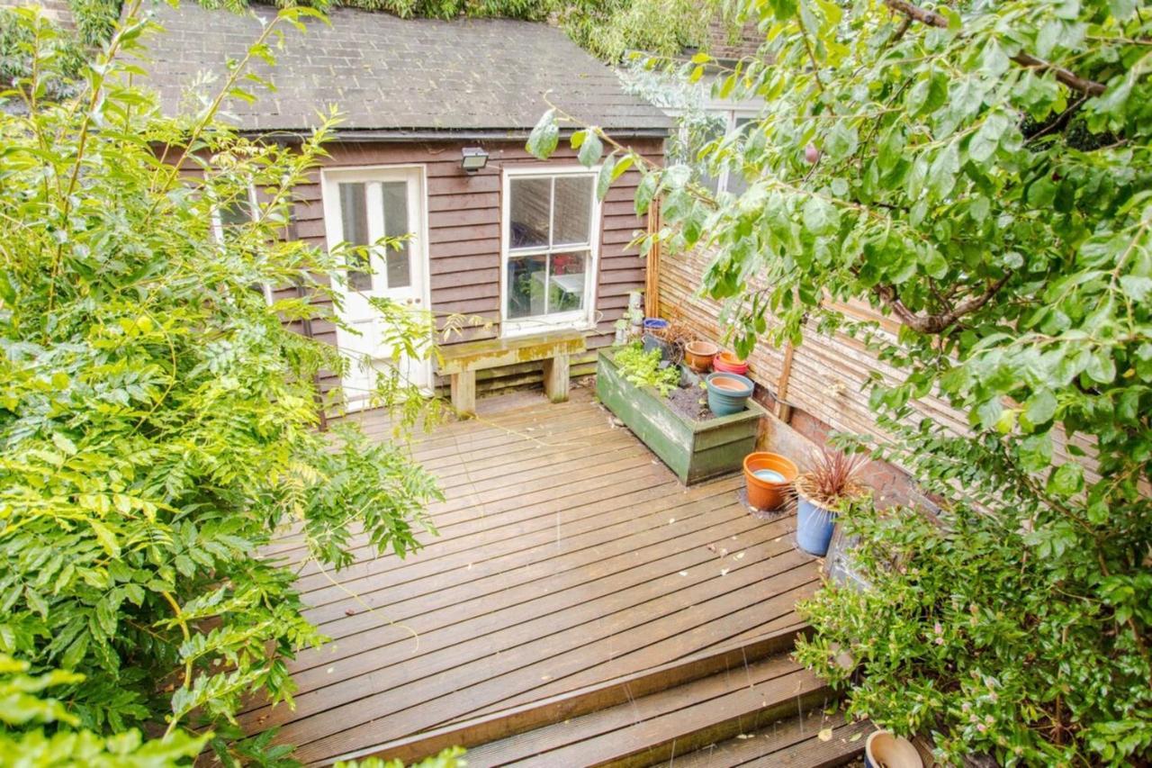 Spacious 2 Bedroom Flat For 6 - 10 Mins From Central Leilighet