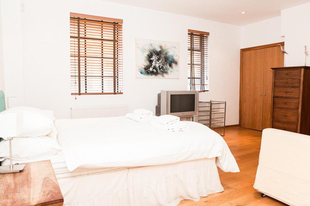 Leilighet Spectacular 4-bedroom Close To Eye London
