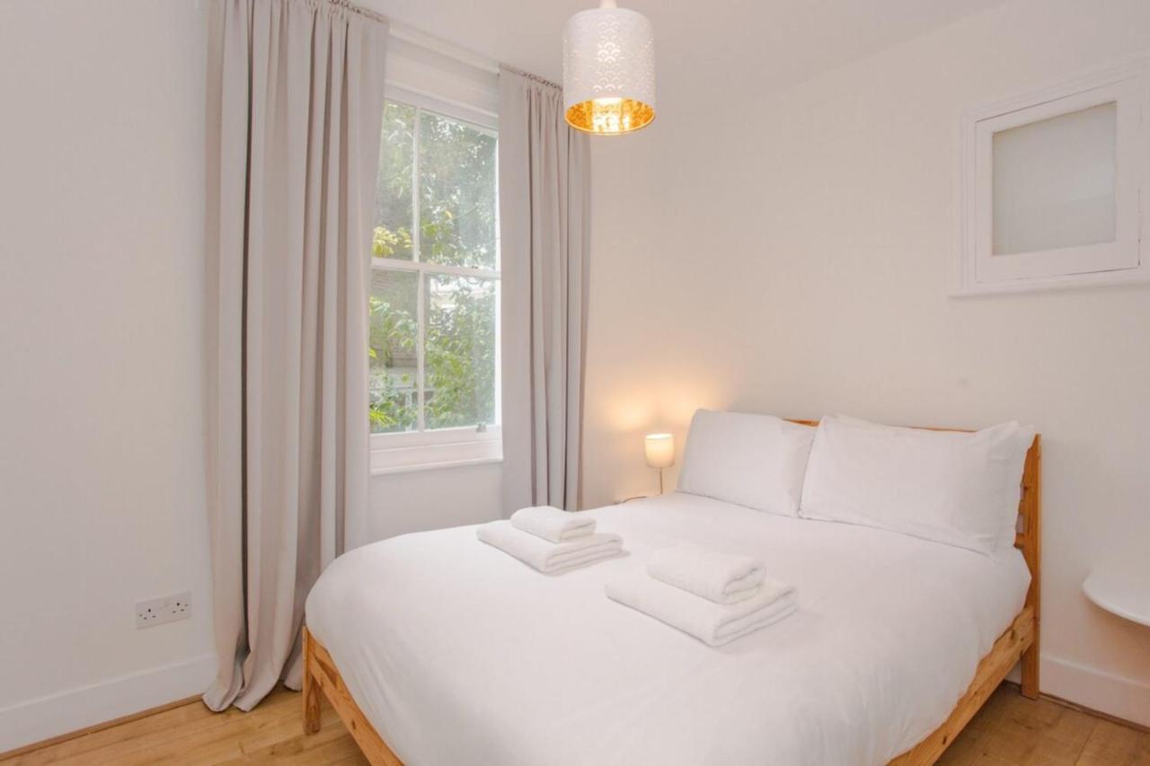 Spacious 2 Bedroom Flat For 6 - 10 Mins From Central * London