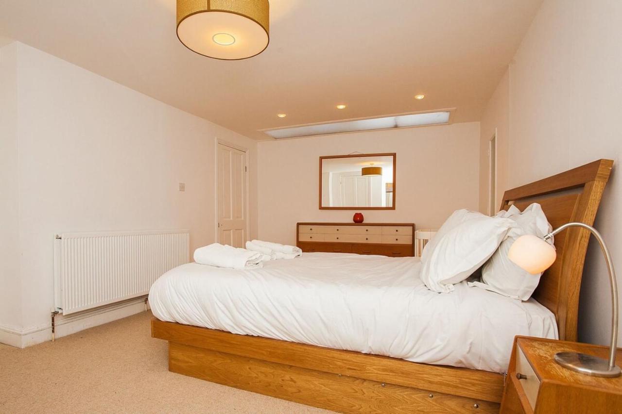 Bright Modern 2 Bed Garden Flat St Johns Wood Londen