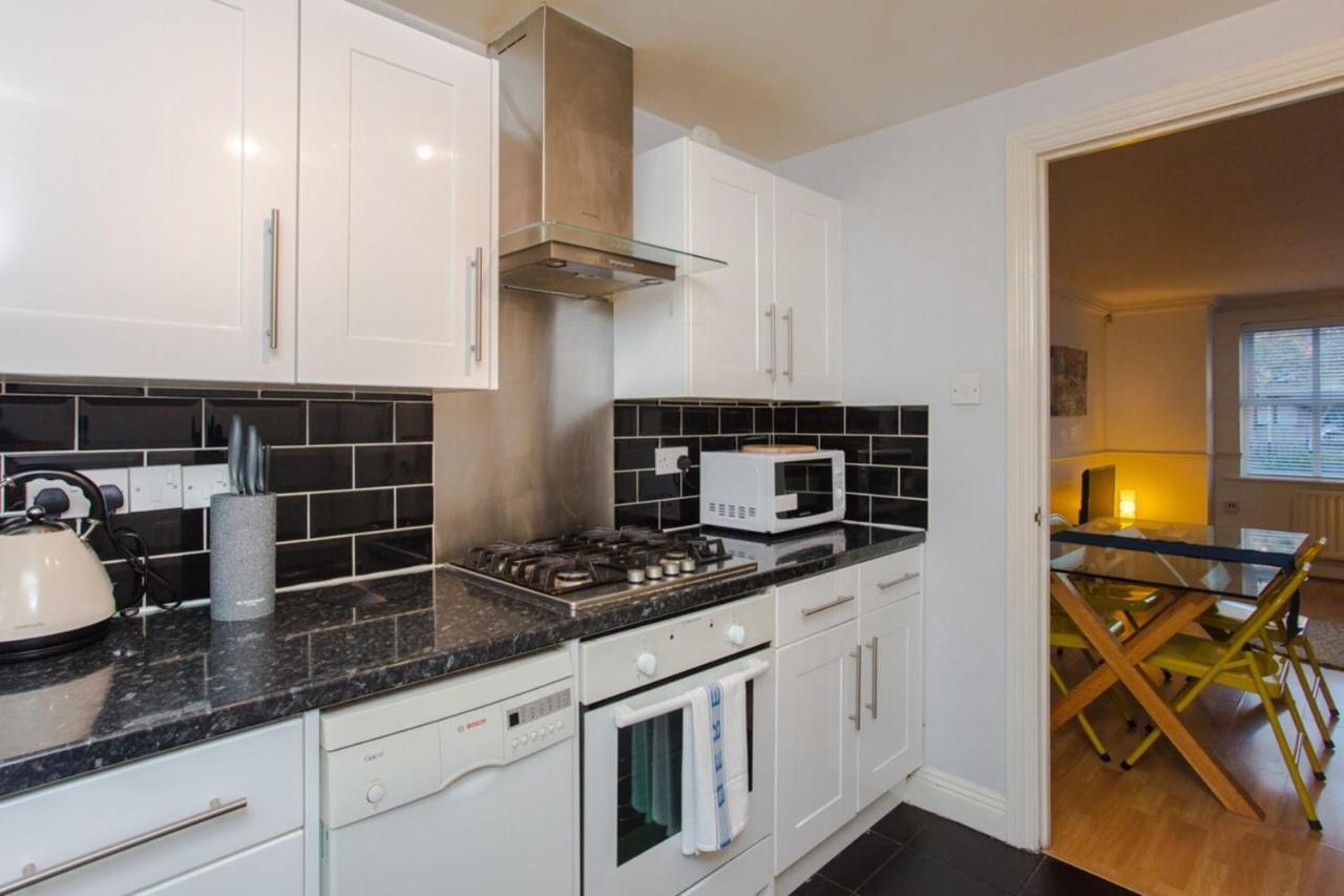 Contemporary 1bedroom Flat In Camberwell Oval London