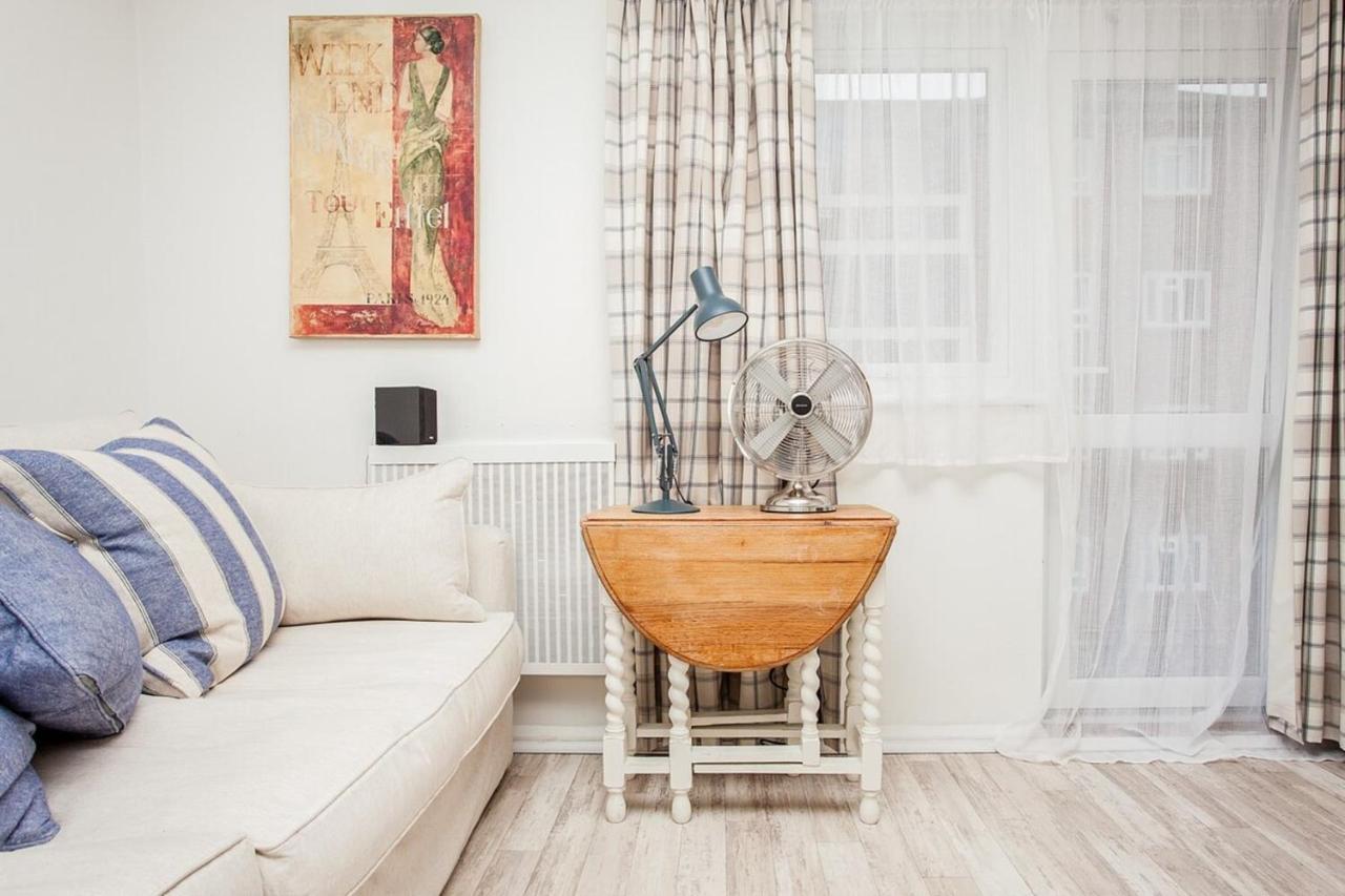 Apartment Modern And Spacious 1 Bedroom With Balcony *