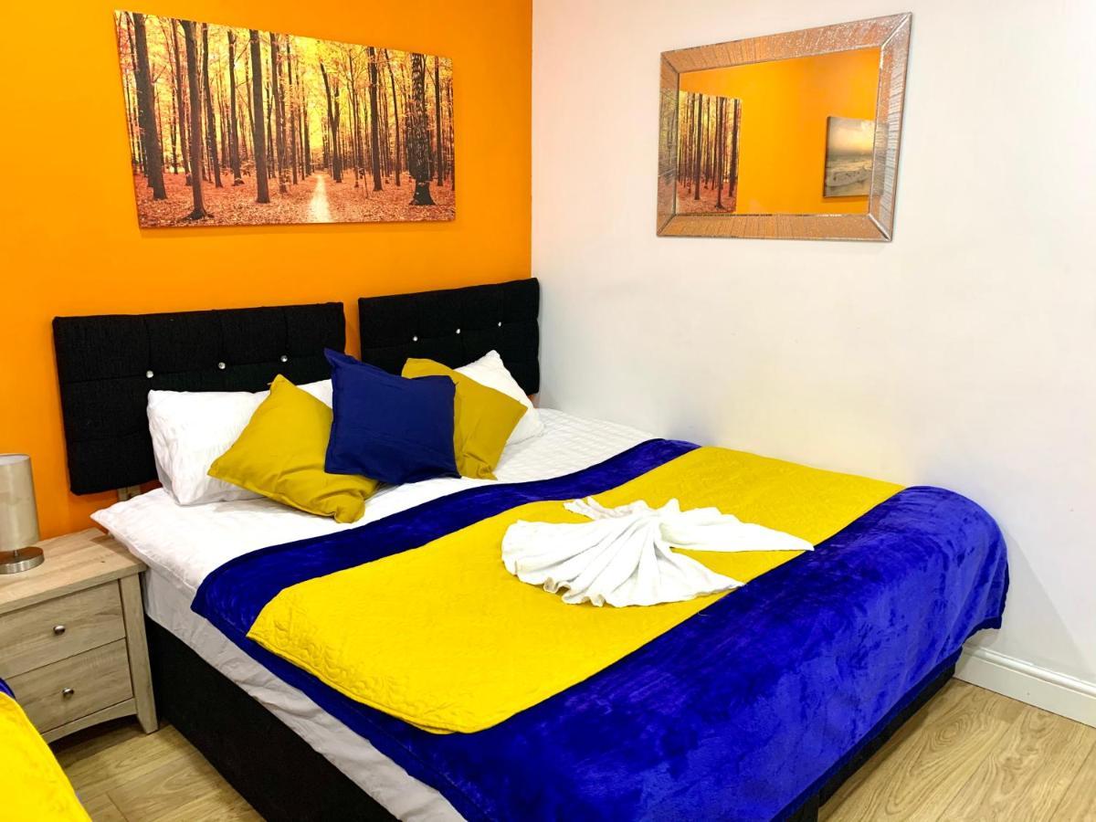 Leilighet 2 Bedroom Apartment, Kitchen, Reception And Private Garden London