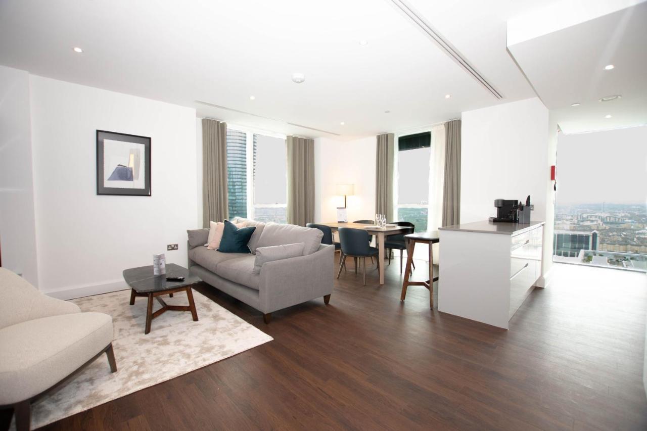 Charles Hope Canary Wharf South Quay Apartment *