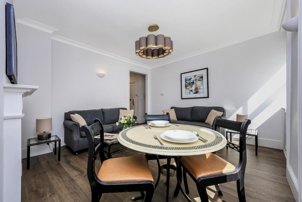 10 Curzon Street By Mansley * Londen