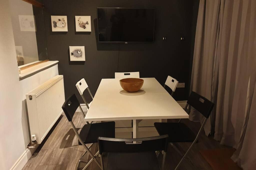 Spacious 2 Bed In Gated Community Up To 6 Guests Lejlighed *