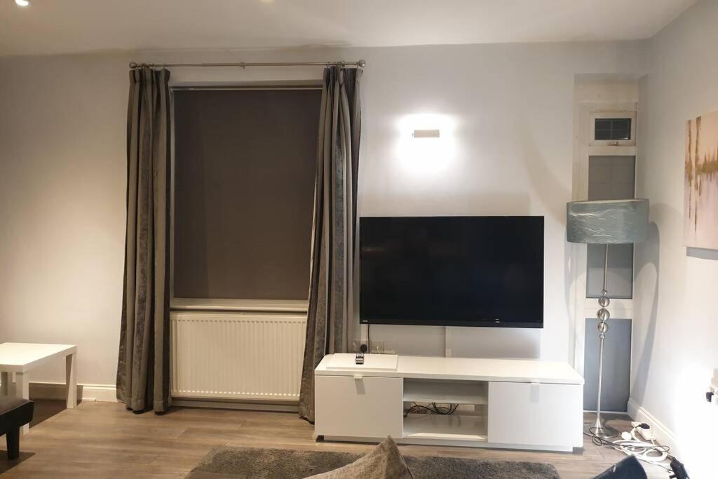 Spacious 2 Bed In Gated Community Up To 6 Guests Lejlighed