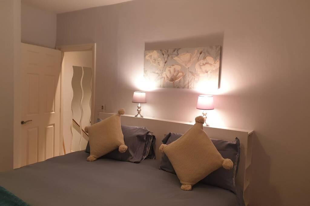 Spacious 2 Bed In Gated Community Up To 6 Guests Lejlighed London