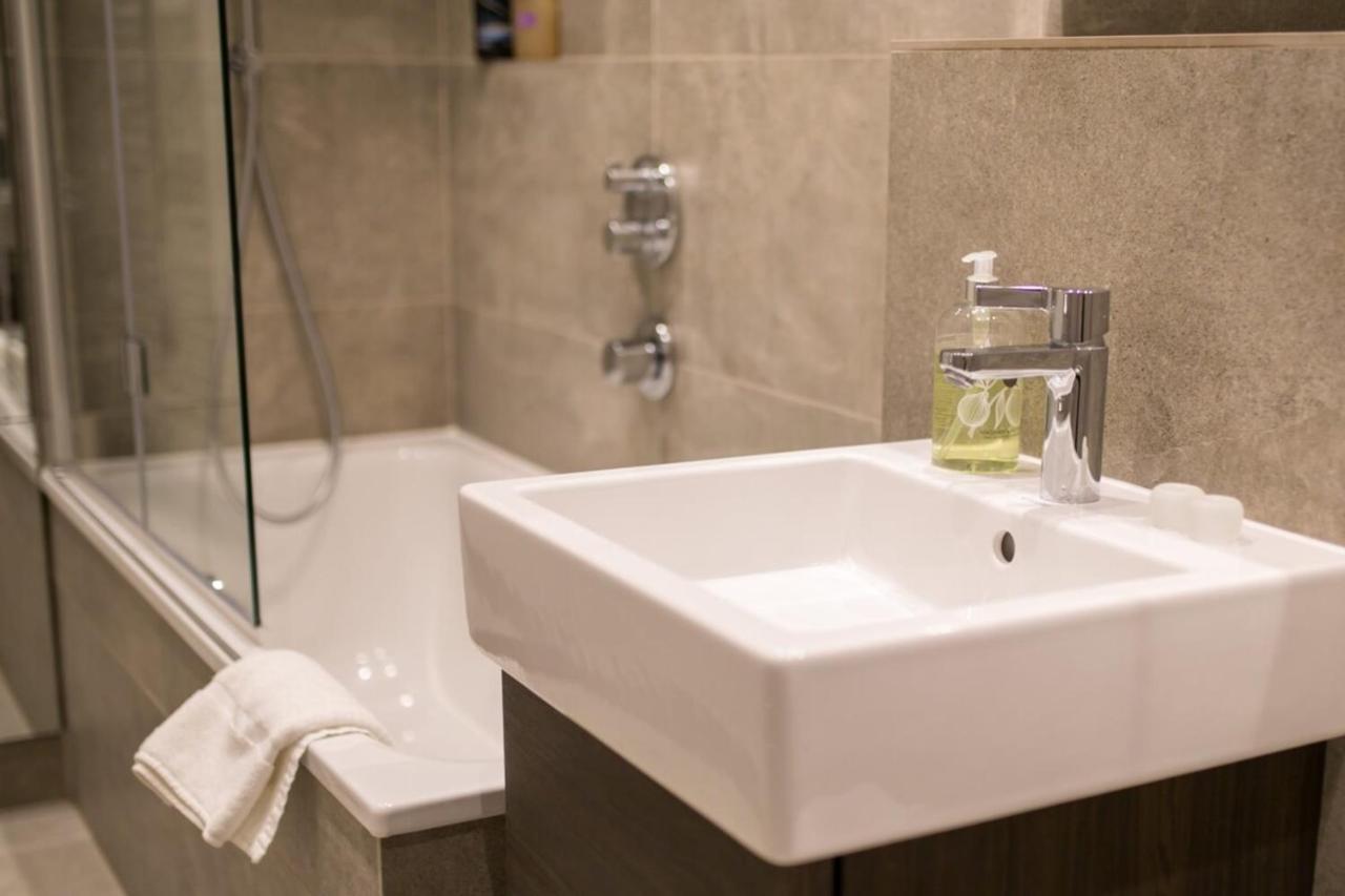 Stylish & Modern 1bd Kensington Flat Sleeps 2 Appartamento Londra