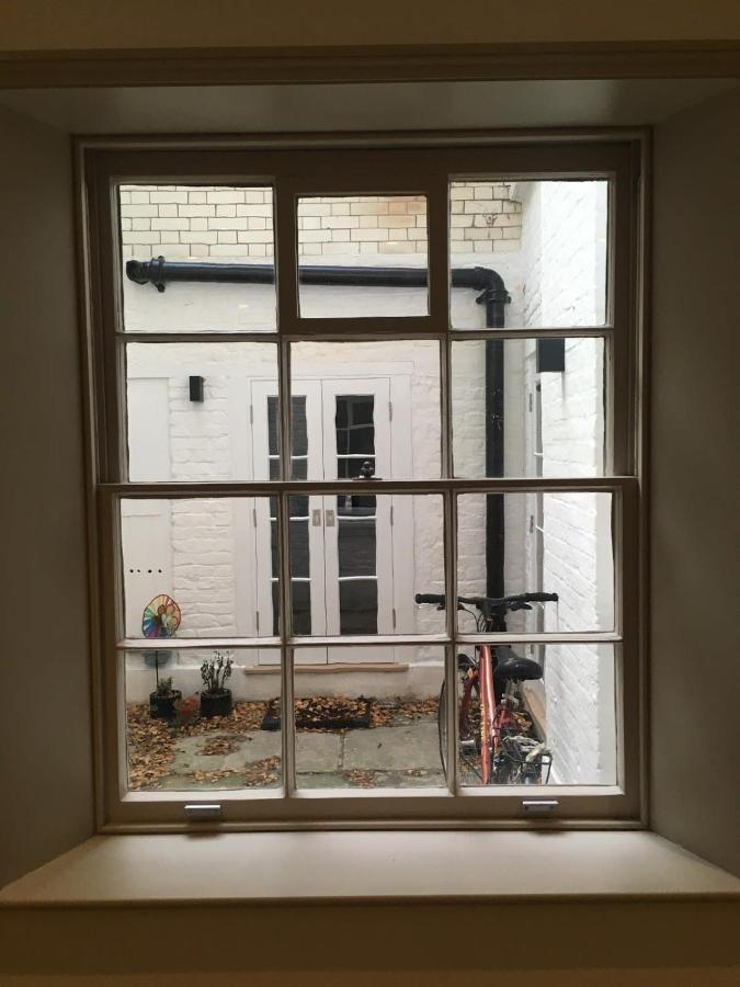 Stylish & Modern 1bd Kensington Flat Sleeps 2 * Londra