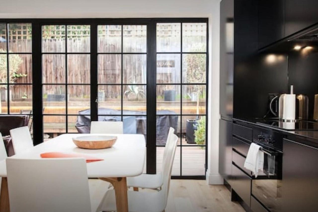 Stylish Newly Refurbished 2 Bedroom Flat With Terrace Apartment