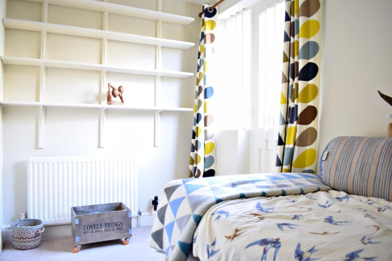 Charming 2 Bedroom 3 Mins From Arsenal Station * Londra