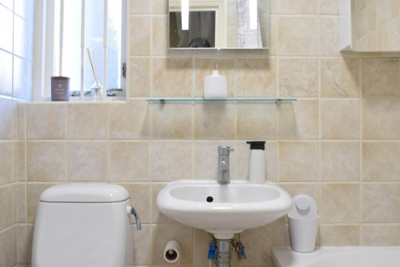 Charming 2 Bedroom 3 Mins From Arsenal Station Appartamento *