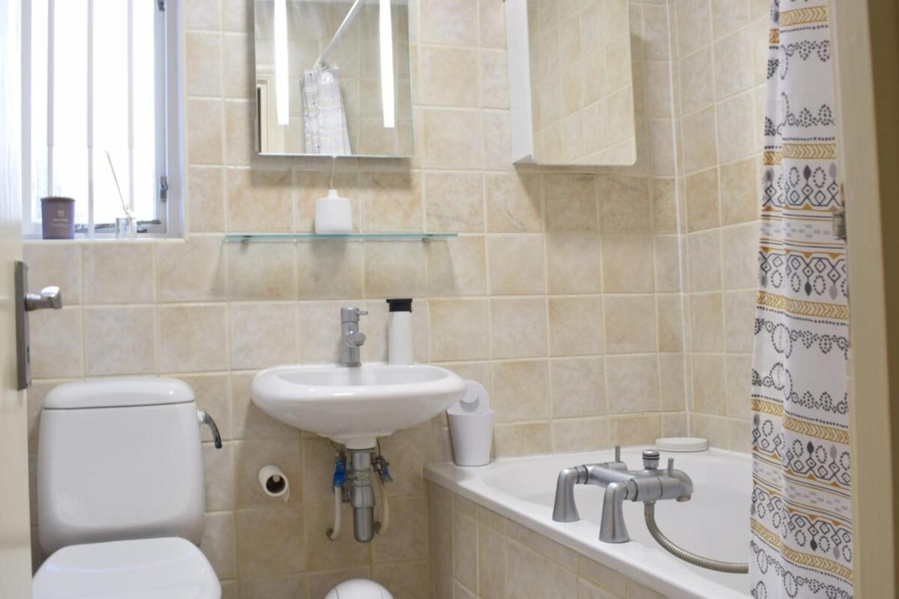 Charming 2 Bedroom 3 Mins From Arsenal Station Apartment London