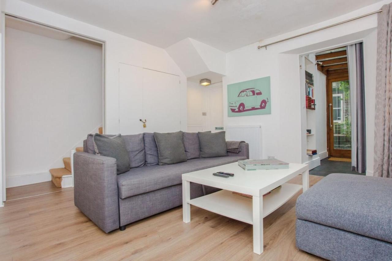 Spacious 2 Bedroom Flat For 6 - 10 Mins From Central Leilighet London