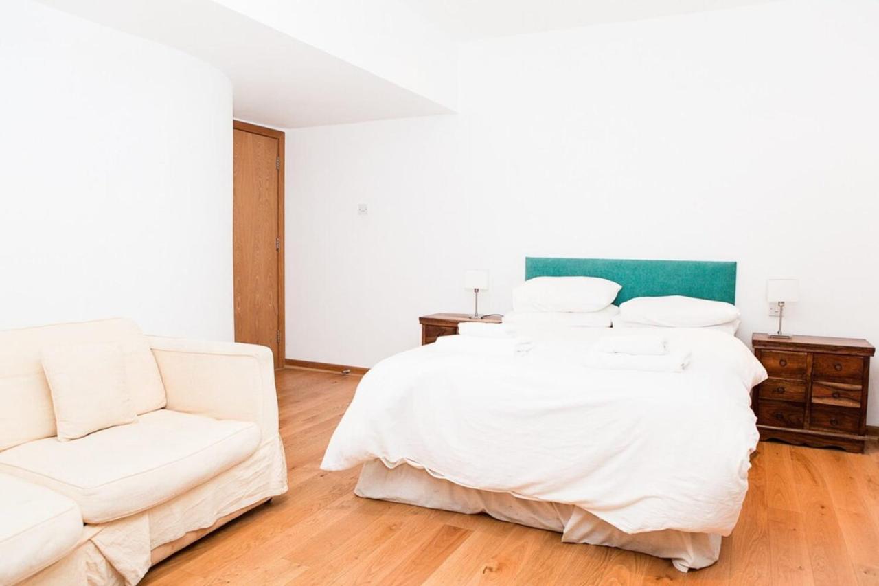Spectacular 4-bedroom Close To Eye Leilighet London