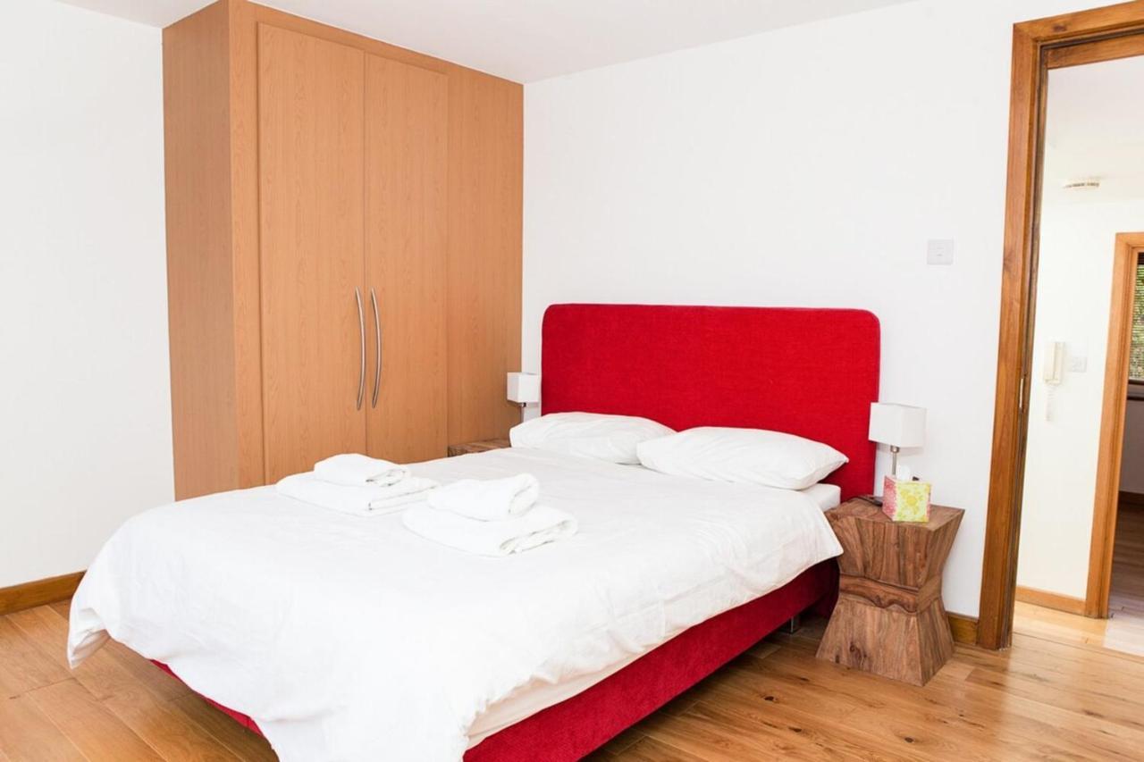 Spectacular 4-bedroom Close To Eye Leilighet