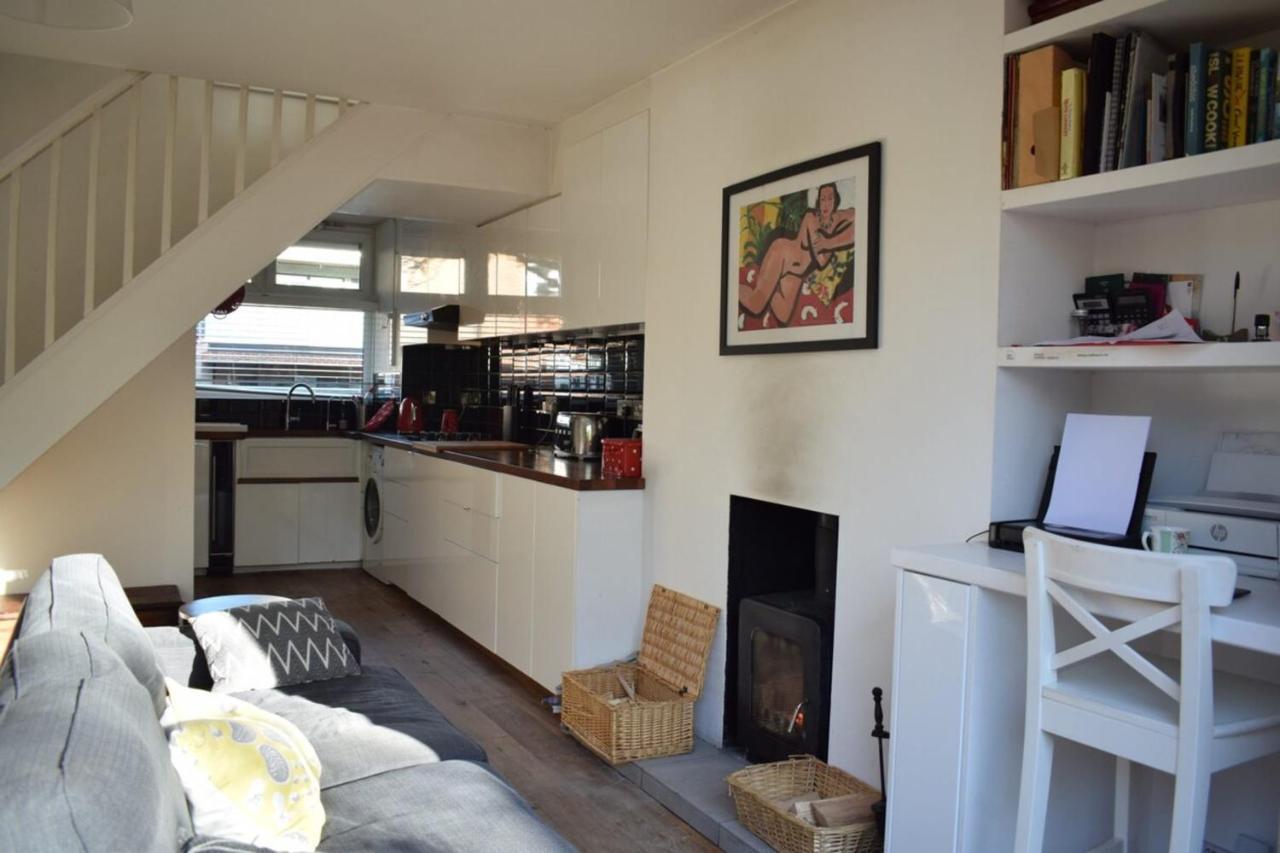 Modern 3 Bedroom In Brixton *
