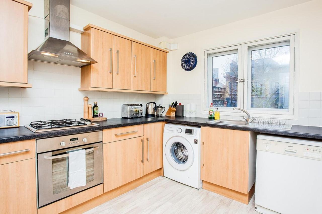 Modern And Spacious 1 Bedroom With Balcony