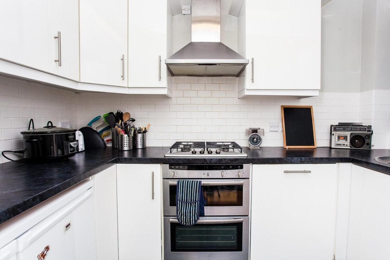 Charming Peaceful 2 Bedroom With Parking And Garden * London