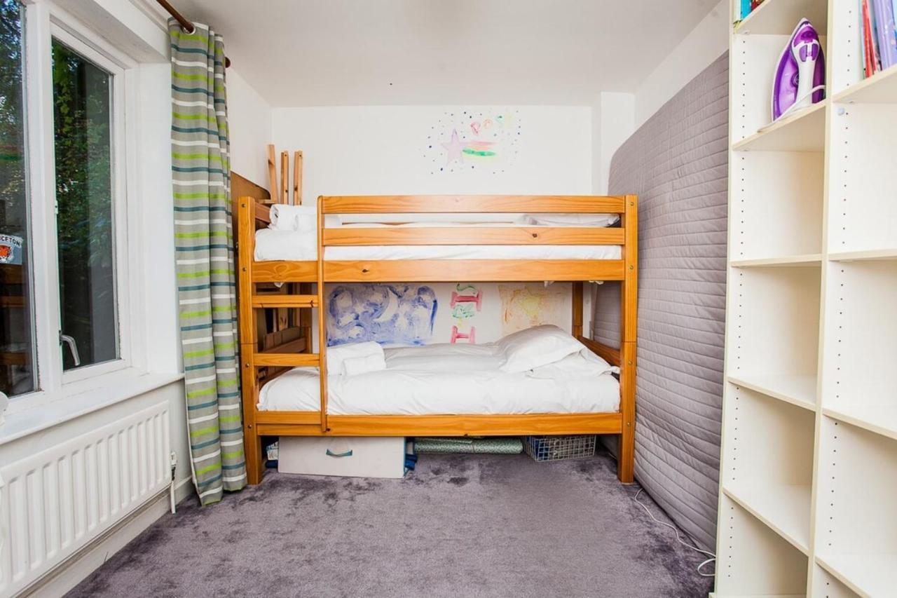 Charming Peaceful 2 Bedroom With Parking And Garden London