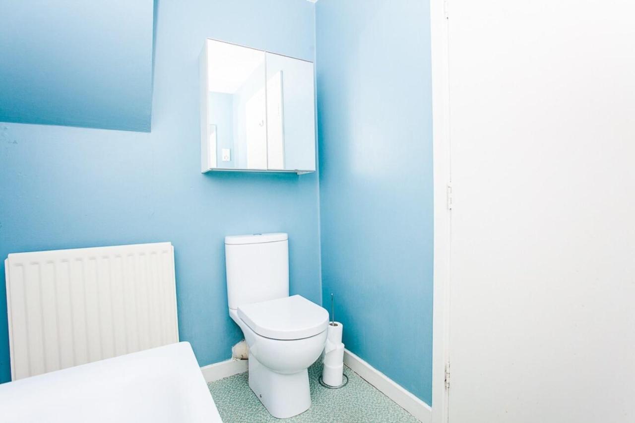 Charming Peaceful 2 Bedroom With Parking And Garden Apartment *