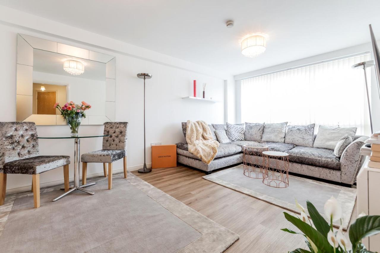 *spacious-modern One Bed Flat. Riverside Location* Leilighet *