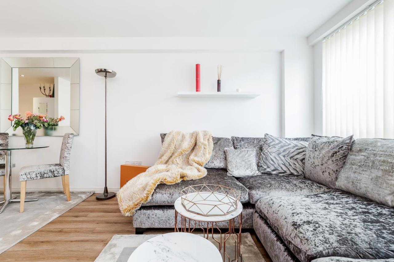 Leilighet *spacious-modern One Bed Flat. Riverside Location* London