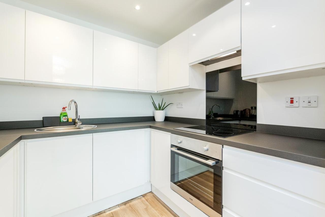 Leilighet *spacious-modern One Bed Flat. Riverside Location* *